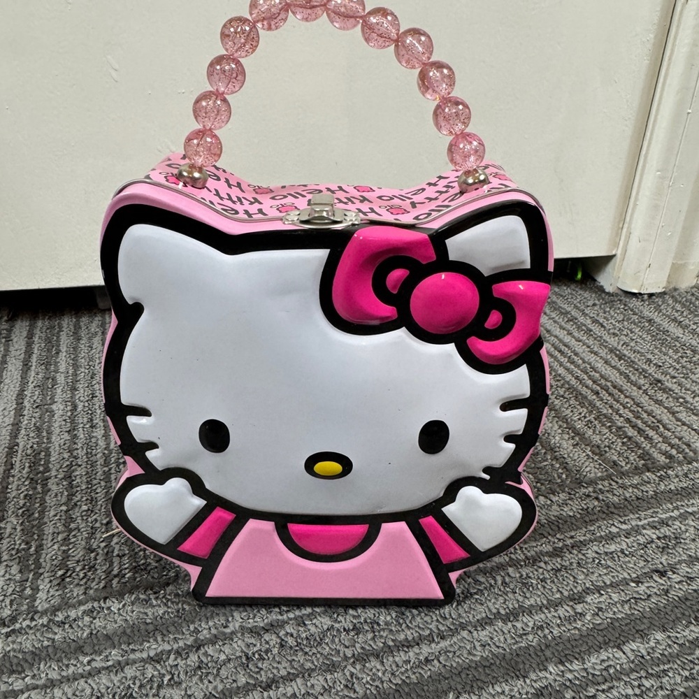 Hello Kitty Tin Lunchbox Purse Beaded Handle Collectible Sanrio/Tin Box Co. 2012